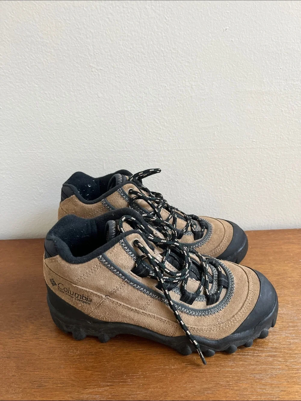 Vintage Columbia Brown Suede Hiking Boots with Black Soles - Womens US 9